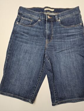 Levis Classic Mid-Blue Denim Bermuda Shorts Size 30